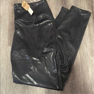 Shiny Black Leggings